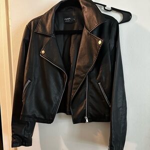 Cropped leather jacket